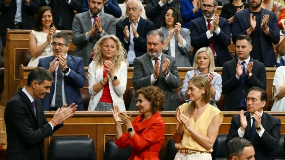 Primeiro-ministro espanhol responde a pedidos de ren&uacute;ncia com plano anticorrup&ccedil;&atilde;o