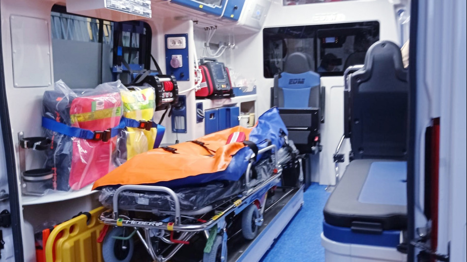 Auto si ribalta e prende fuoco, morti tre ragazzi