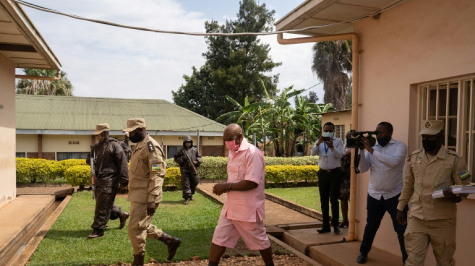 El h&eacute;roe del "Hotel Ruanda" Paul Rusesabagina llega a EEUU