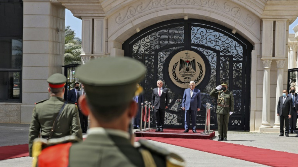 El rey de Jordania llega a Ramala en un inusual viaje para reunirse con el l&iacute;der palestino