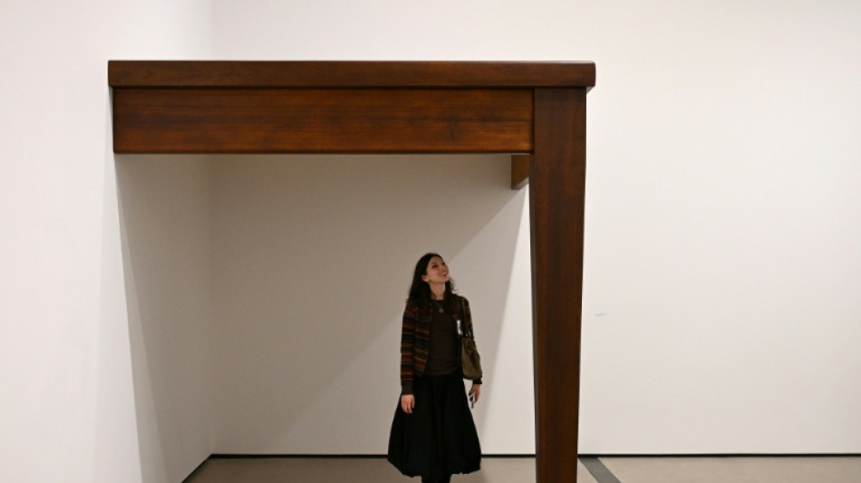 Las gigantescas esculturas de Robert Therrien serán exhibidas en Los Ángeles