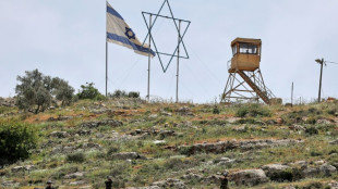 Israel proh&iacute;be a los palestinos de Gaza trabajar en su territorio tras disparos de cohetes