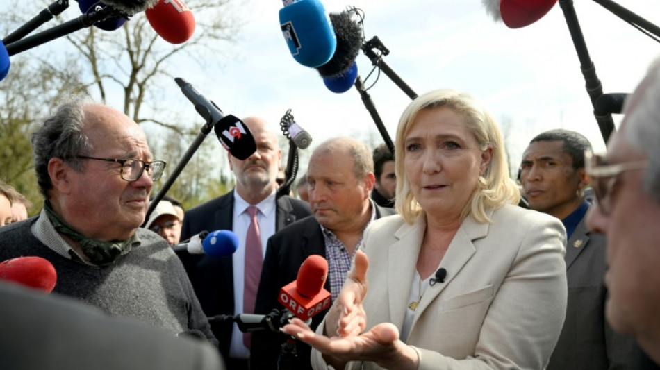 Le Pen "no conf&iacute;a" en el paso atr&aacute;s de Macron en su proyecto de reforma de la jubilaci&oacute;n en Francia