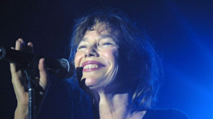 D&eacute;c&egrave;s de Jane Birkin: pluie d'hommages, ses filles &eacute;voquent "sa bataille acharn&eacute;e contre la maladie"