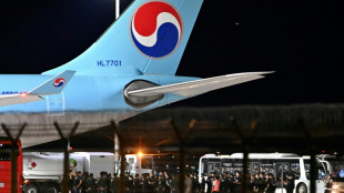 La Corée du Sud rapatrie 64 ressortissants soupçonnés d'arnaques en ligne au Cambodge 