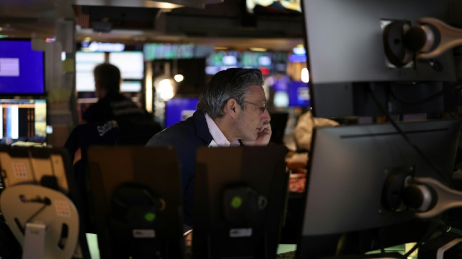 Wall Street évolue en petite hausse, espère des surtaxes douanières allégées sur le secteur automobile