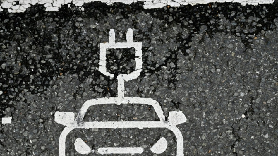 Bundesregierung f&uuml;hrt neue E-Auto-Pr&auml;mie ein - Kritik an F&ouml;rderung f&uuml;r Plugins