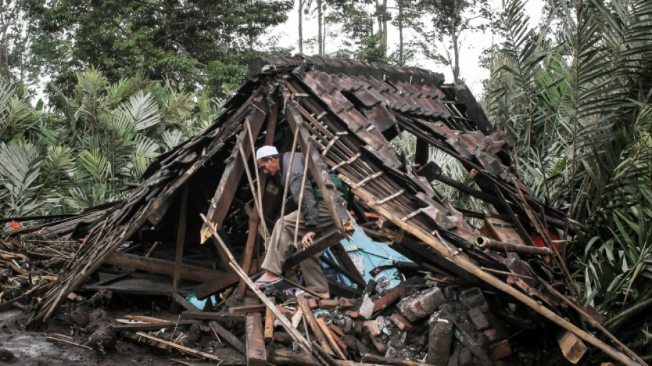 Cientos de personas se refugian ante la erupción volcánica de Indonesia, cerca de Bali