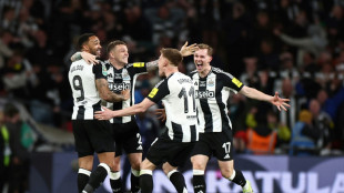 Newcastle vence Liverpool (2-1) e conquista Copa da Liga, seu 1&ordm; t&iacute;tulo nacional em 70 anos