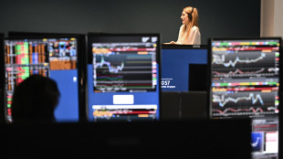 Borsa: Milano gira in calo, scivola Stm