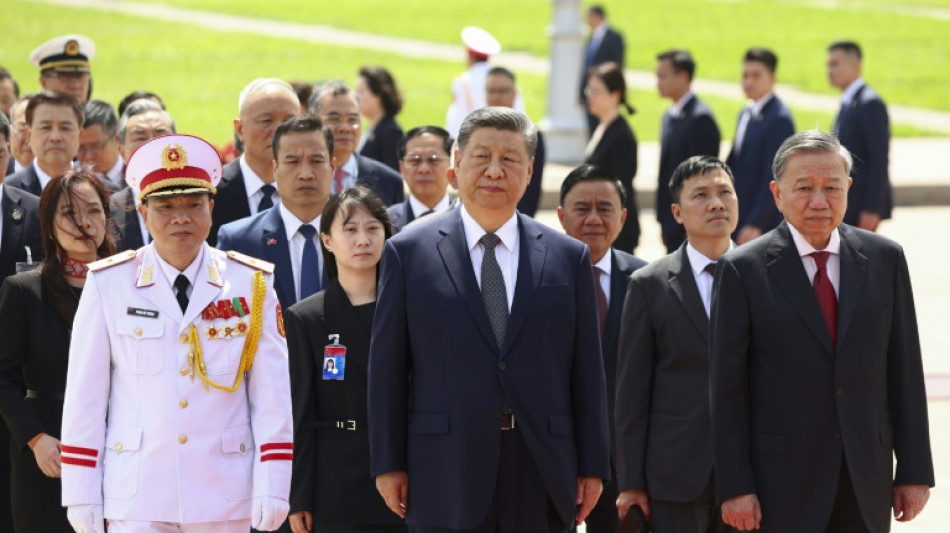 Xi Jinping conclui visita ao Vietn&atilde;