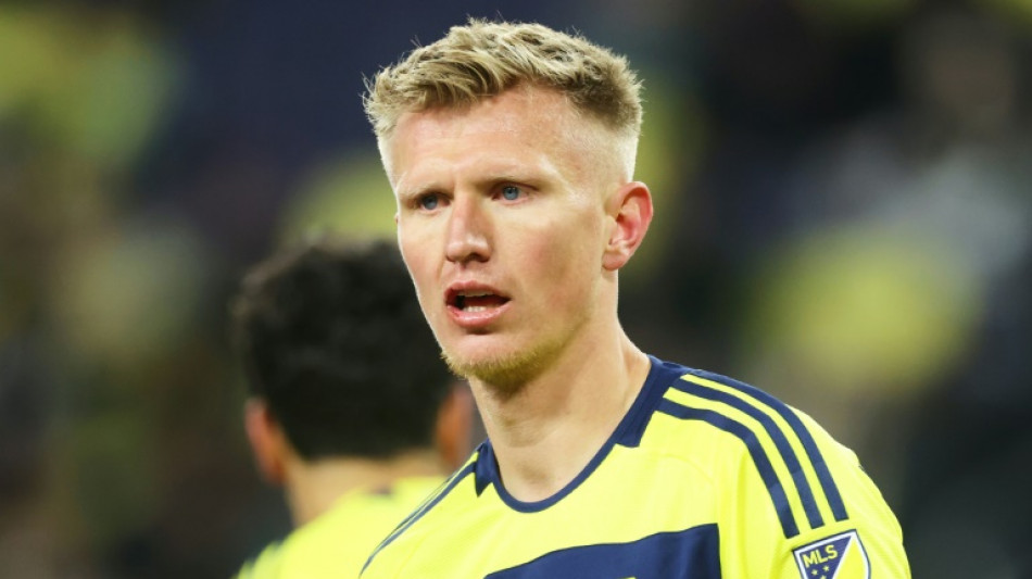 Surridge scores four as Nashville smash seven past Chicago