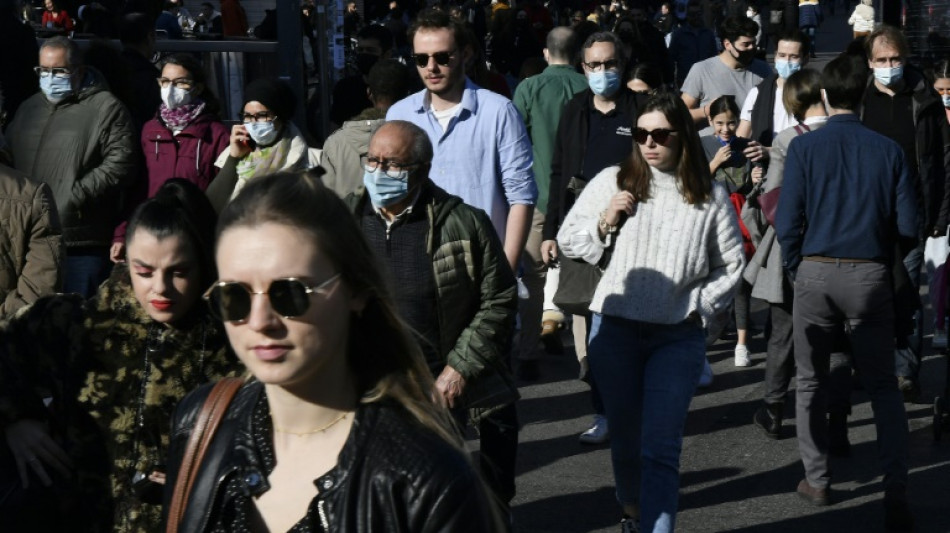 Espa&ntilde;a eliminar&aacute; la obligaci&oacute;n de usar mascarilla al aire libre