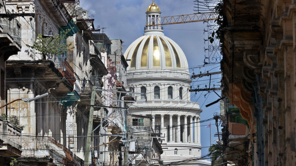 Media, 'Trump si prepara ad annunciare un accordo economico con Cuba'