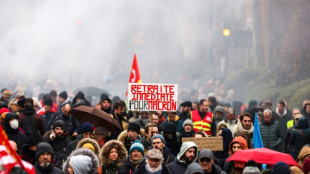 Sindicatos luchan por mantener movilizaci&oacute;n contra reforma clave en Francia