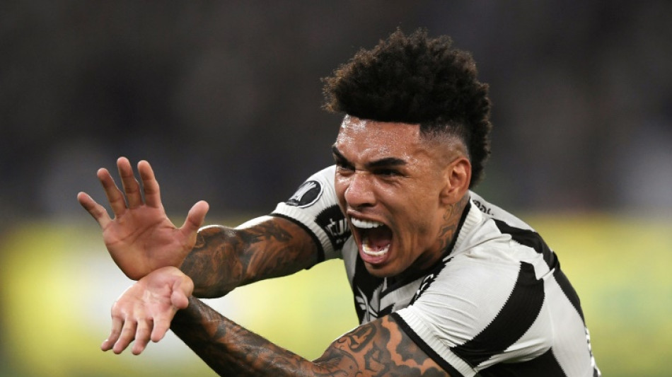 Botafogo atropela Pe&ntilde;arol (5-0) e coloca um p&eacute; na final da Libertadores