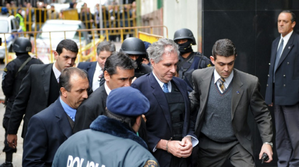 Ex-banqueiro uruguaio, Juan Peirano Basso, &eacute; preso a pedido do Paraguai