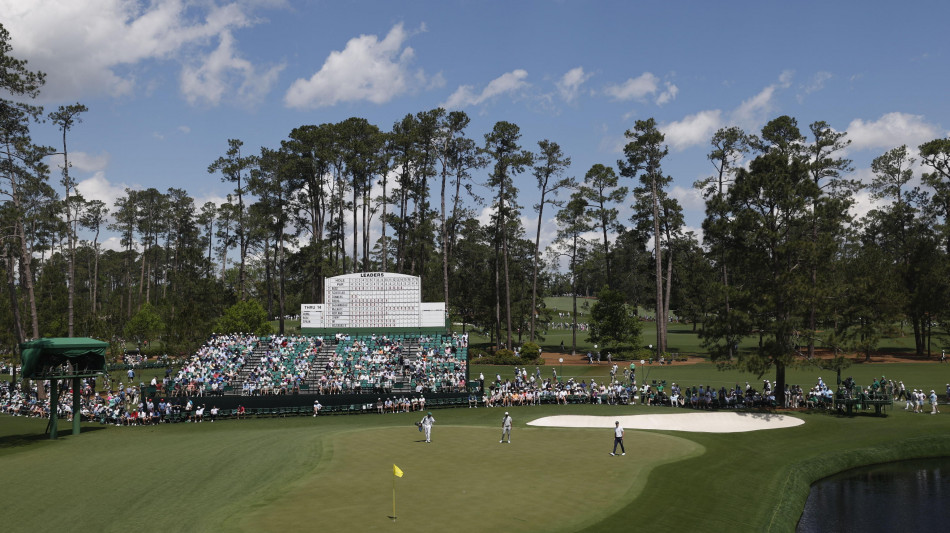 Golf: Rose resta in testa ad Augusta, McIlroy risale